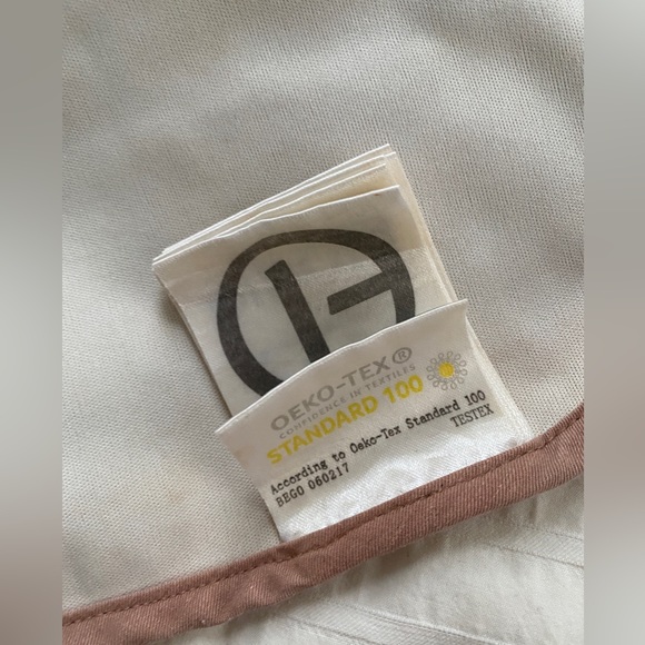 Elodie Details Eyelet Bib - Picture 6 of 7